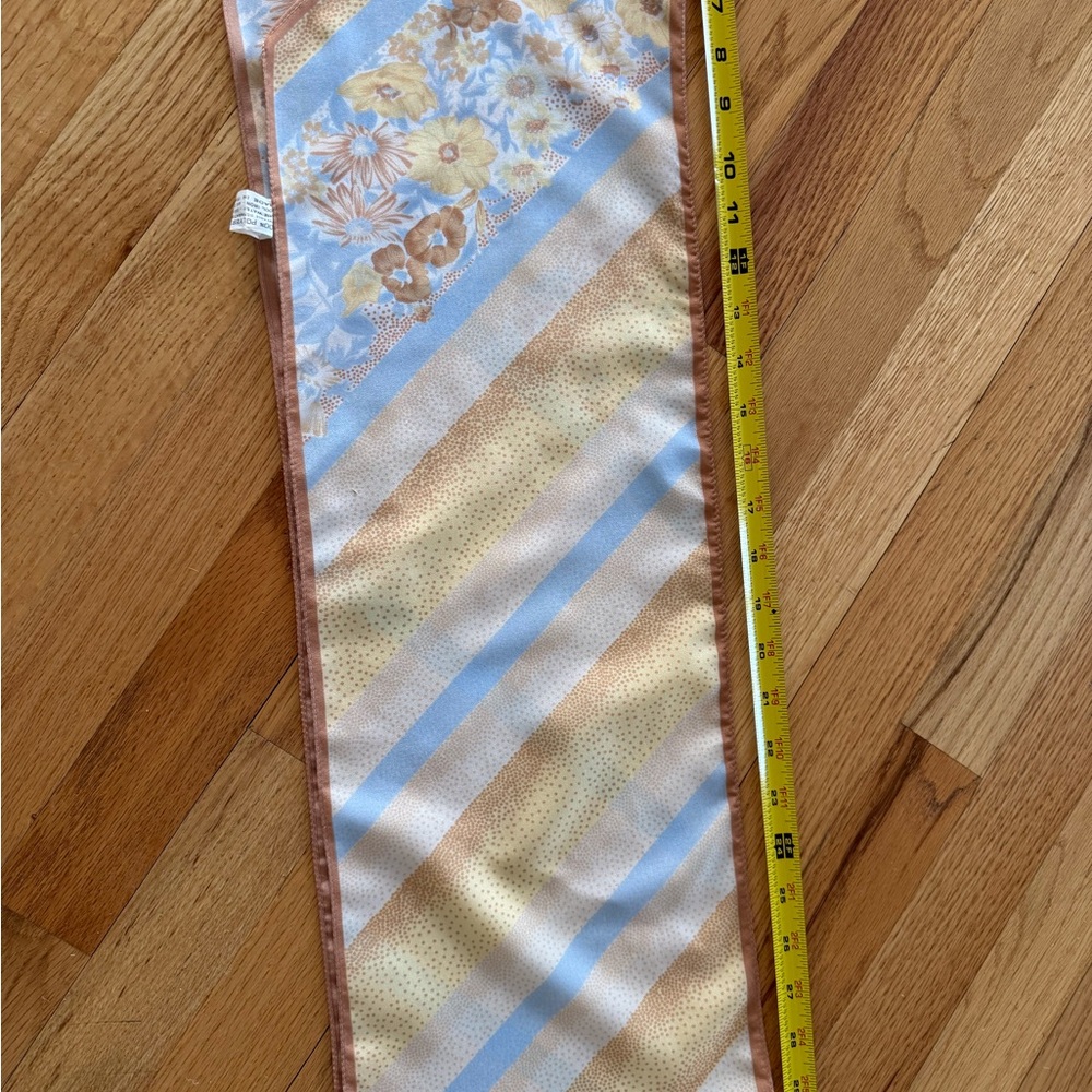 Italian Made Floral Patterned Scarf - Picture 9 of 10